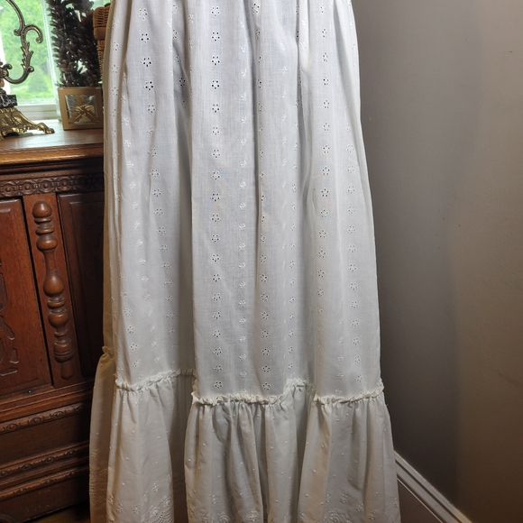 VINTAGE 70'S WHITE EYELET SEMI SHEER RUFFLE MAXI DRESS - Picture 4 of 12